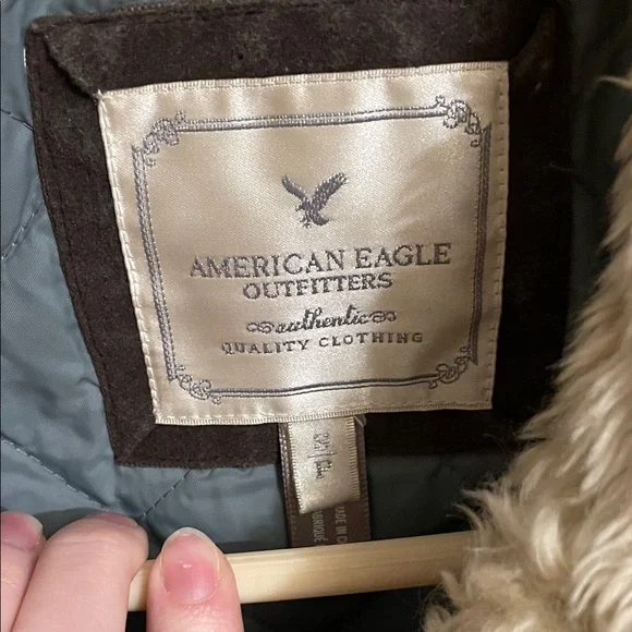 American Eagle Outfitters puffer Vest with Faux Fur - Picture 2 of 5